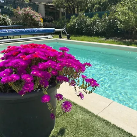 Climatise Avec Piscine Sur Les Hauteurs De *